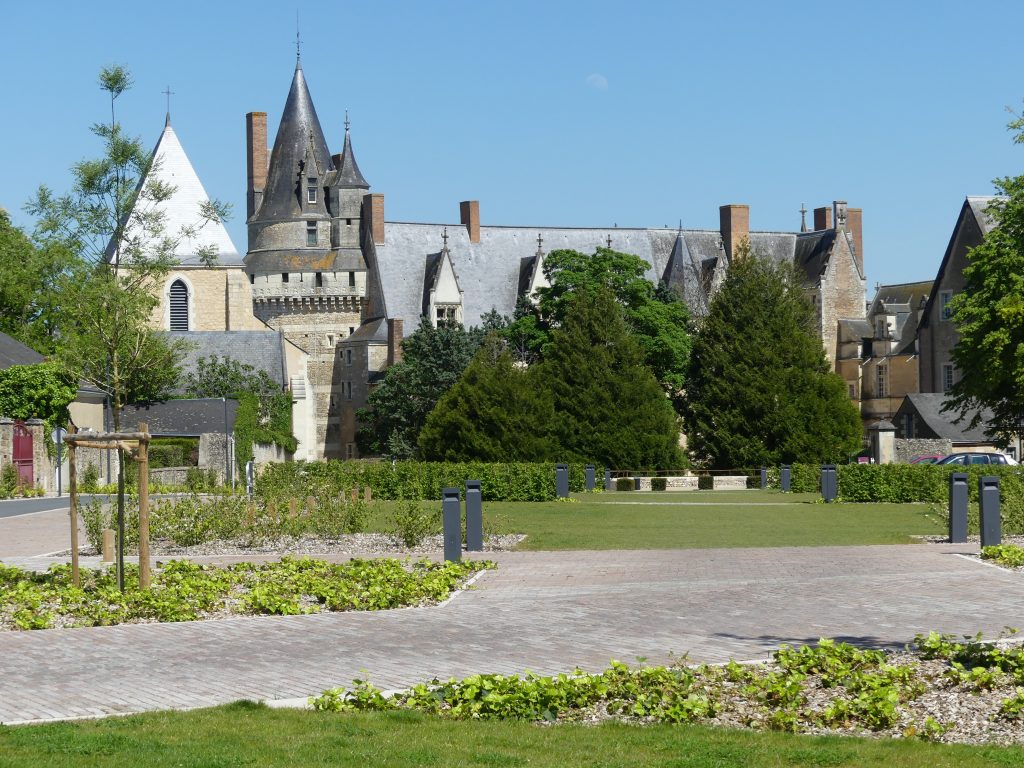 La place des Terrasses à Durtal (49)