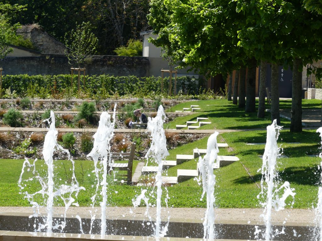 La place des Terrasses à Durtal (49)